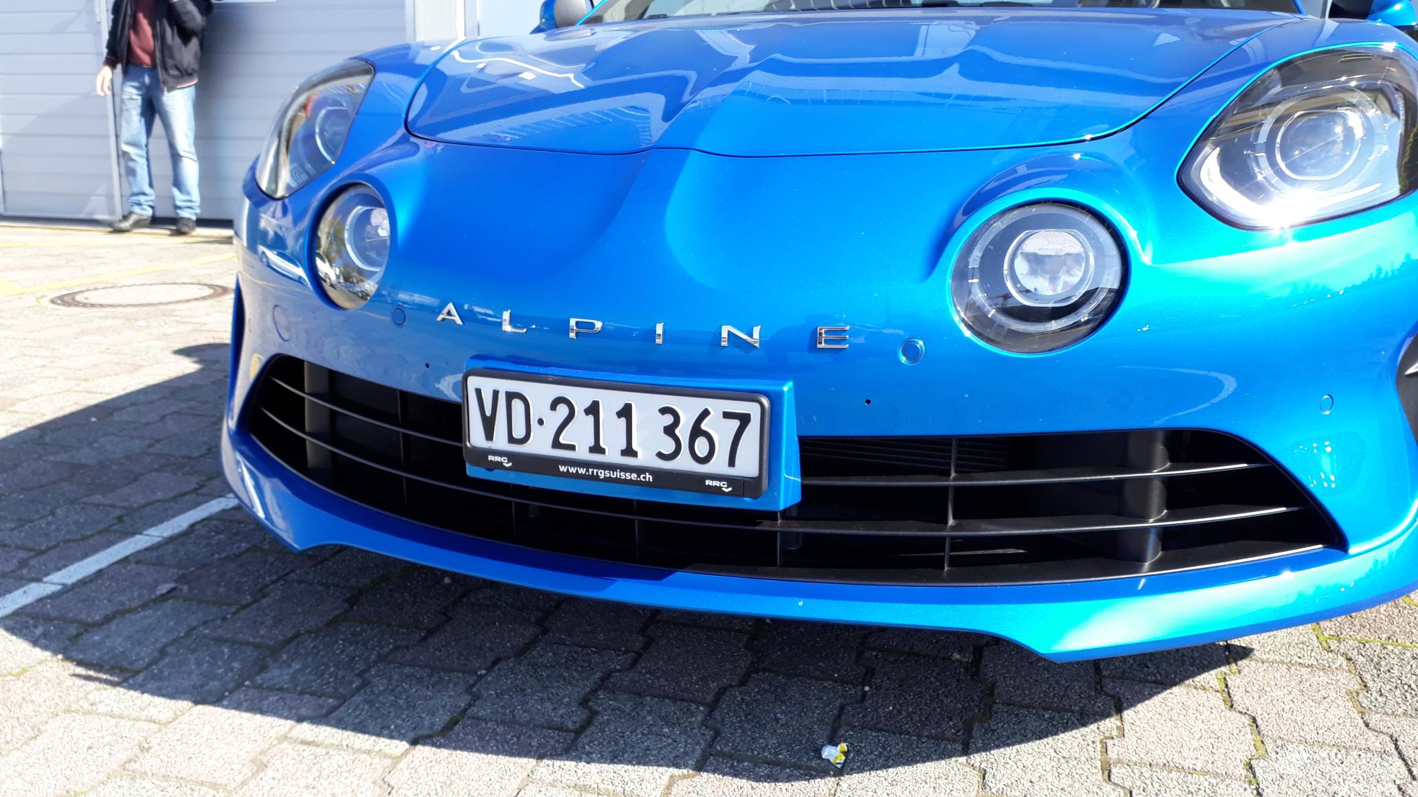 Assicurazione Auto, Targhe e Vignetta in Svizzera - Guida 2025